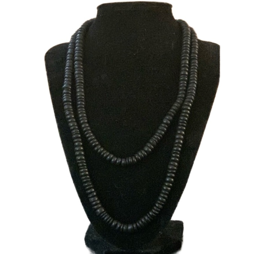 Black Color Coco Pukalet Necklace